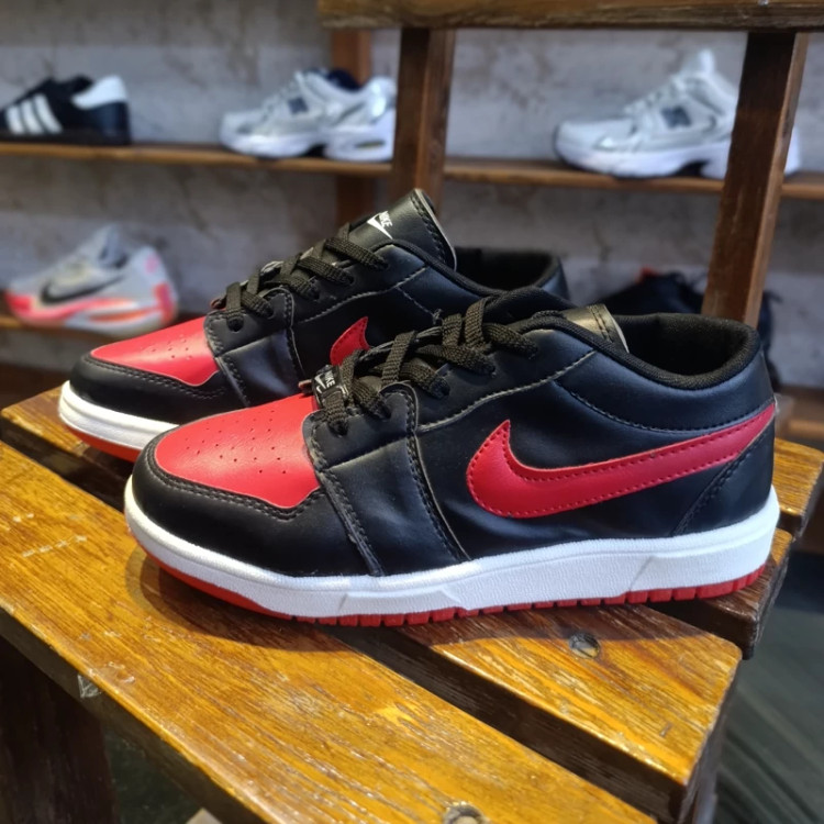 کتونی اسپرت مدل Nike Low مشکی قرمز