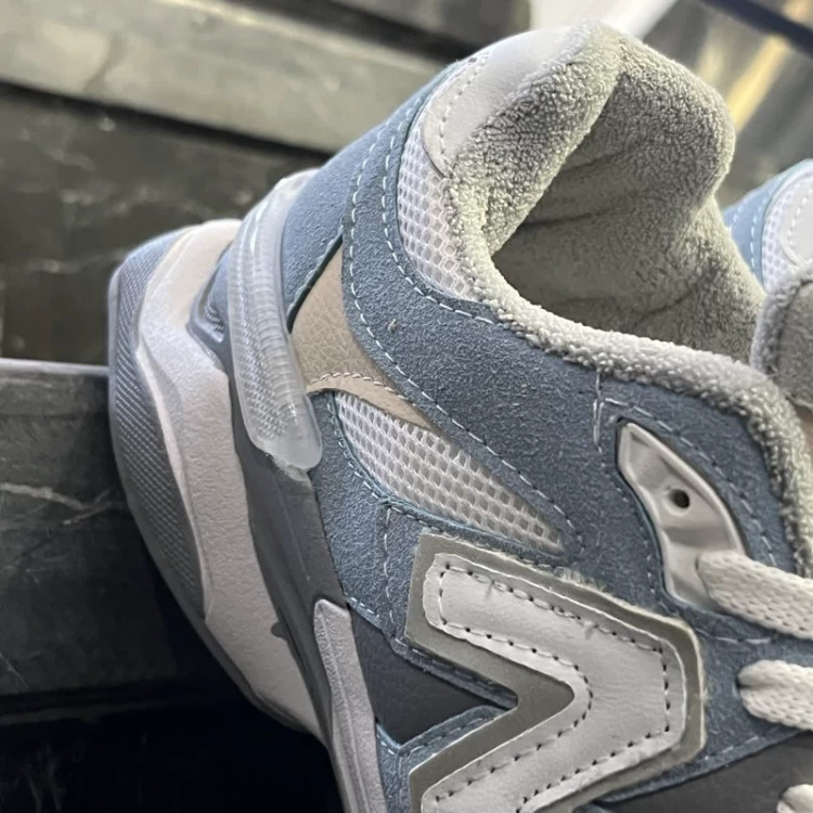 کفش کتانی مردانه نیوبالانس 9060 آبی سفید کرمی New Balance 9060