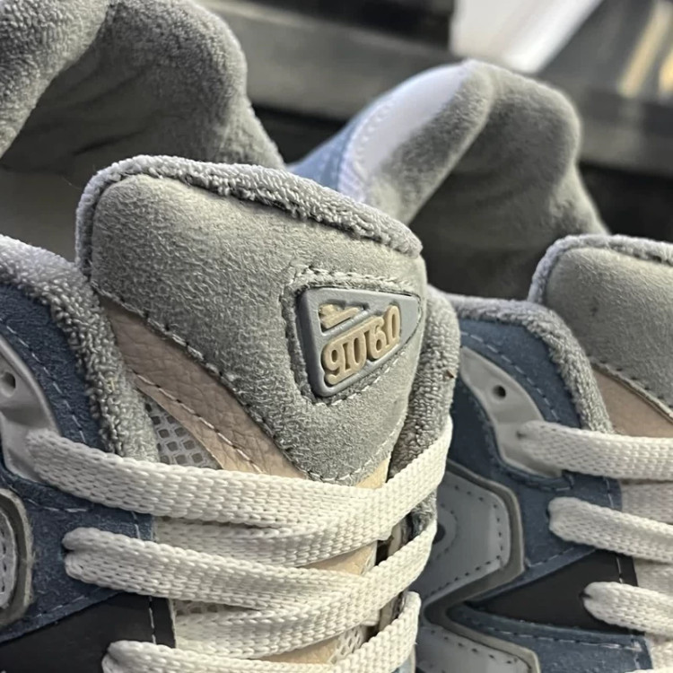 کفش کتانی مردانه نیوبالانس 9060 آبی سفید کرمی New Balance 9060