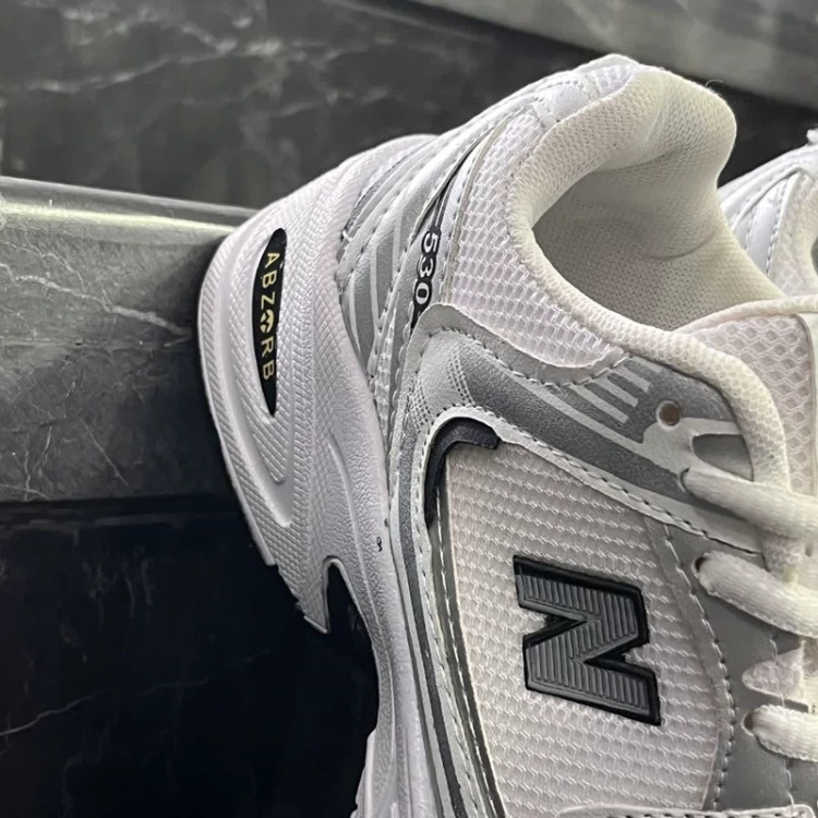کفش کتانی نیوبالانس 530 سفید نقره ای زنانه و مردانه NEW BALANCE 530