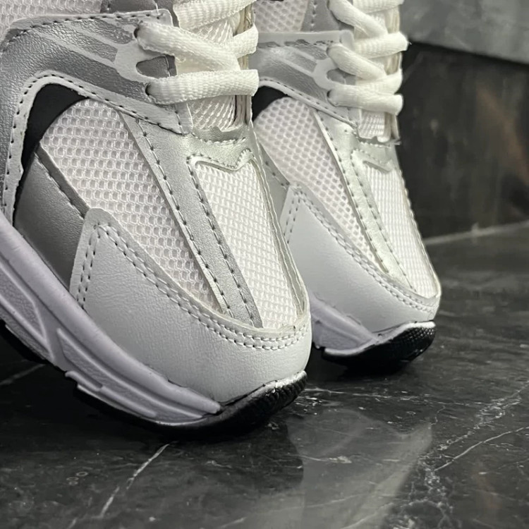 کفش کتانی نیوبالانس 530 سفید نقره ای زنانه و مردانه NEW BALANCE 530