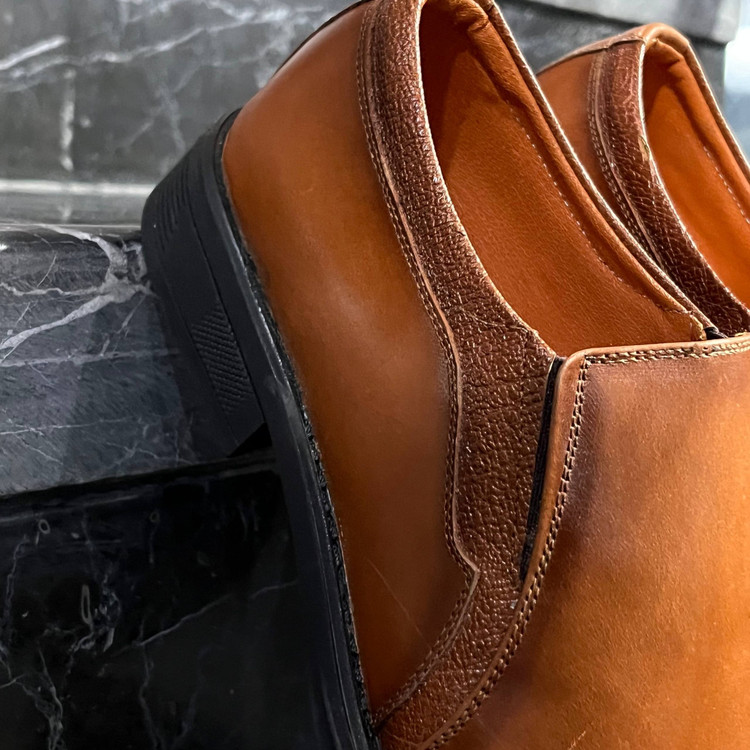 کفش رسمی مردانه چرم مدل Loafer کلاسیک قهوه ای عسلی