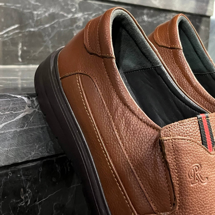 کفش راحتی مردانه سایز بزرگ چرم مدل Slip-On قهوه ای کلاسیک