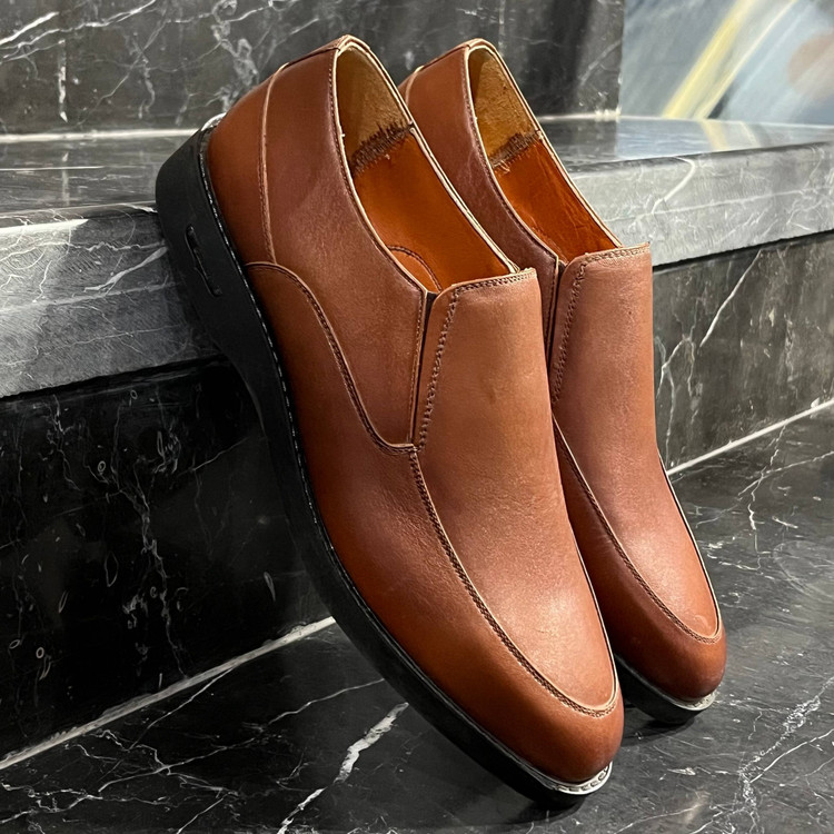 کفش راحتی مردانه چرم مدل Slip-On کلاسیک قهوه ای