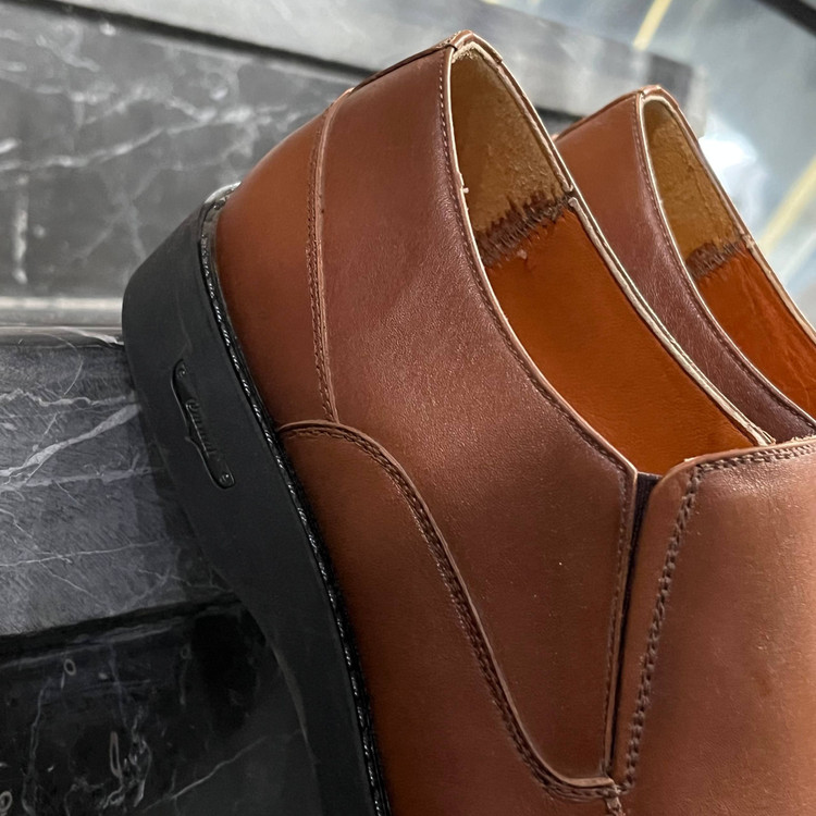 کفش راحتی مردانه چرم مدل Slip-On کلاسیک قهوه ای