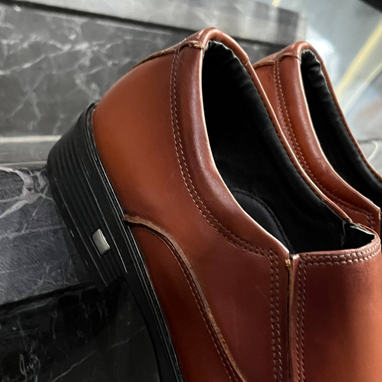 کفش راحتی مردانه چرم مدل Slip-On کلاسیک - قهوه ای تیره