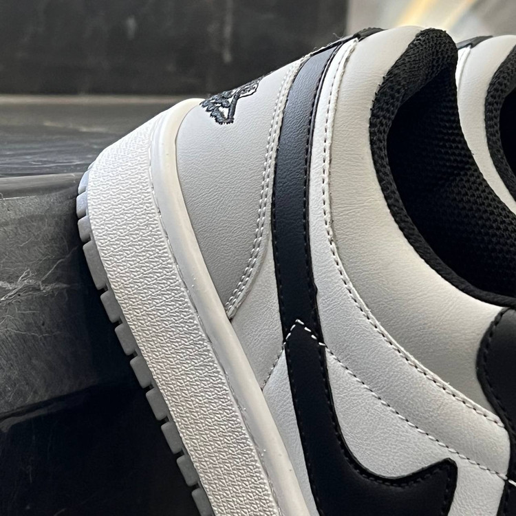 کفش کتانی مردانه نایک جردن 1 مشکی سفید طوسی Nike Jordan 1