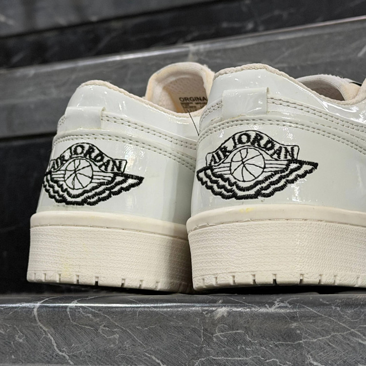 کفش کتانی مردانه نایک جردن 1 سفید تمام ورنی حراجی Nike Jordan 1