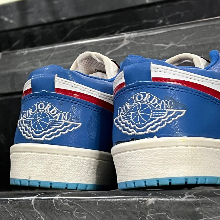 کفش کتانی مردانه نایک جردن 1 سفید آبی نایک قرمز حراجی Nike Jordan 1