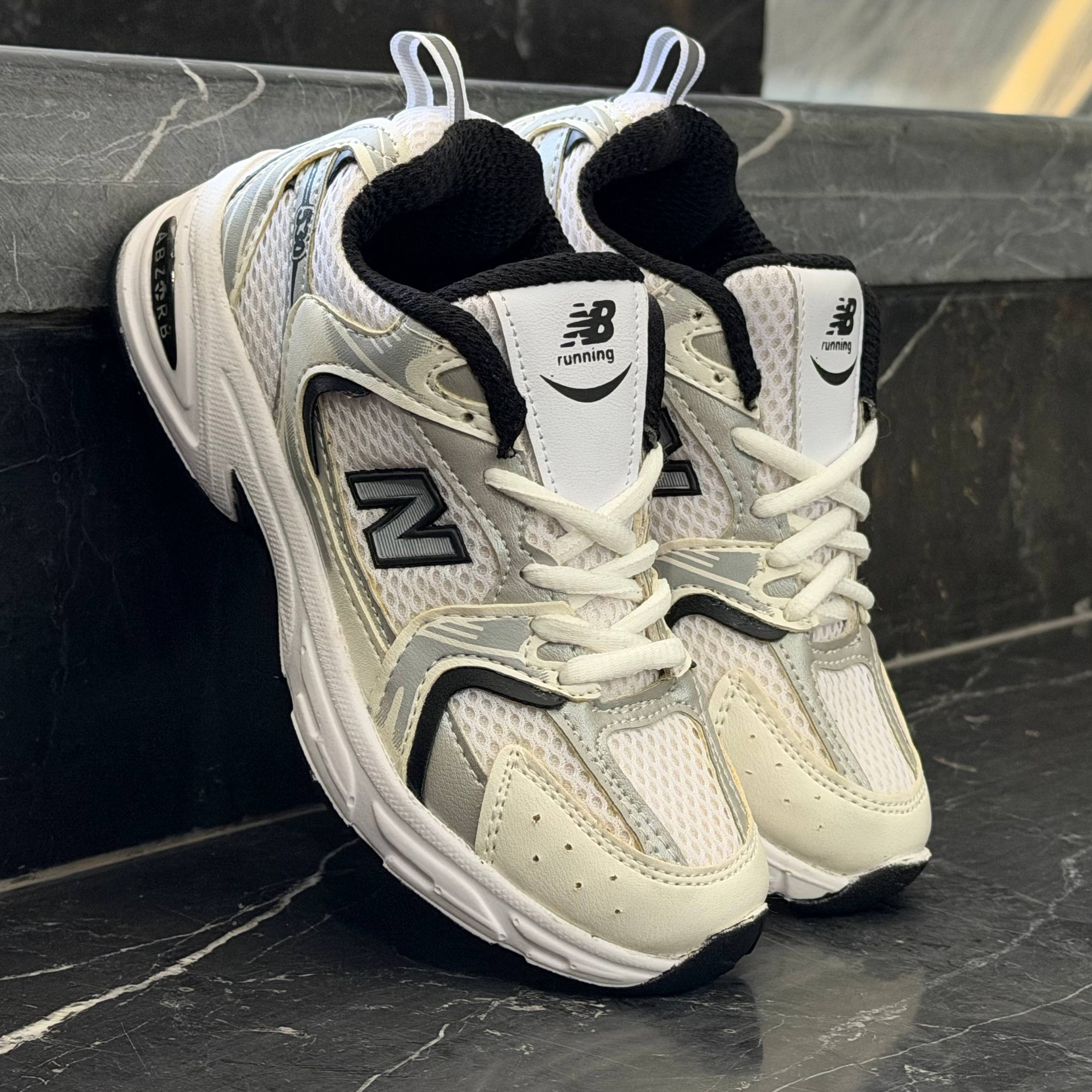کفش کتانی نیوبالانس 530 سفید مشکی بچگانه NEW BALANCE 530